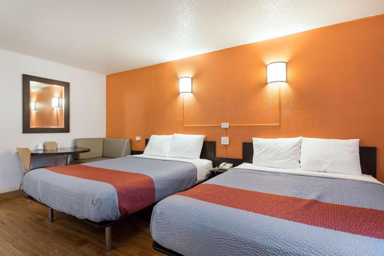 Hotel 6-lincoln, Il